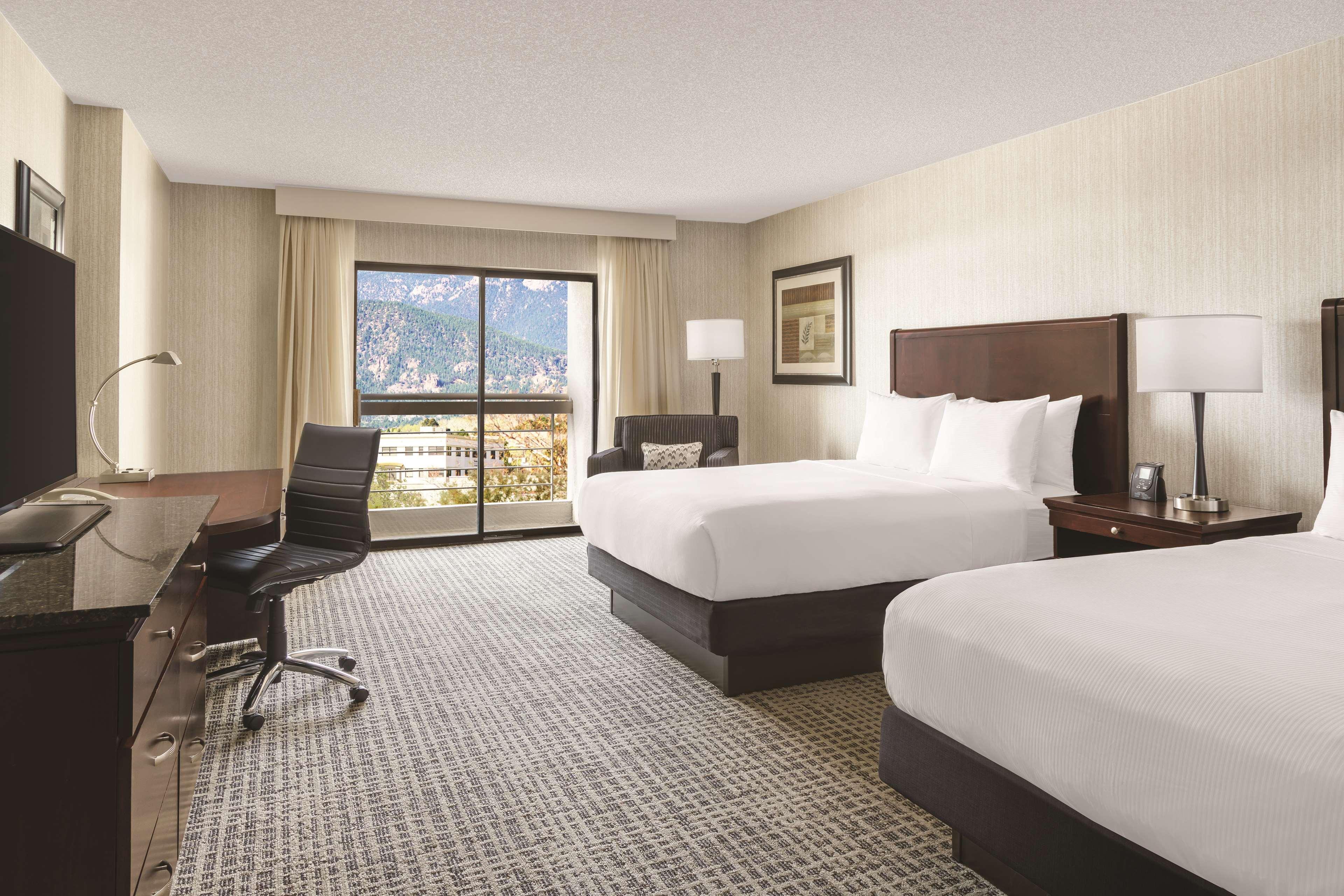 Hotel Doubletree By Hilton Colorado Springs Zewnętrze zdjęcie